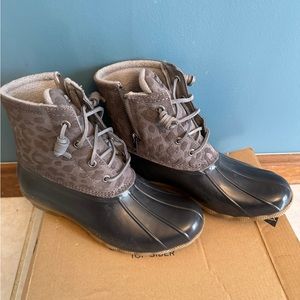 NEW Sperry Saltwater Animal Print Duck Boot Women's Size 7‎ NIB